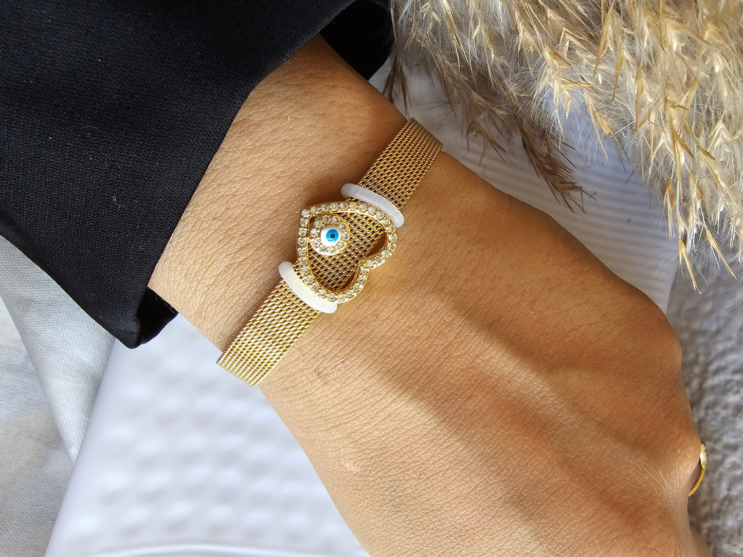 golden-heart-evil-eye-bracelet