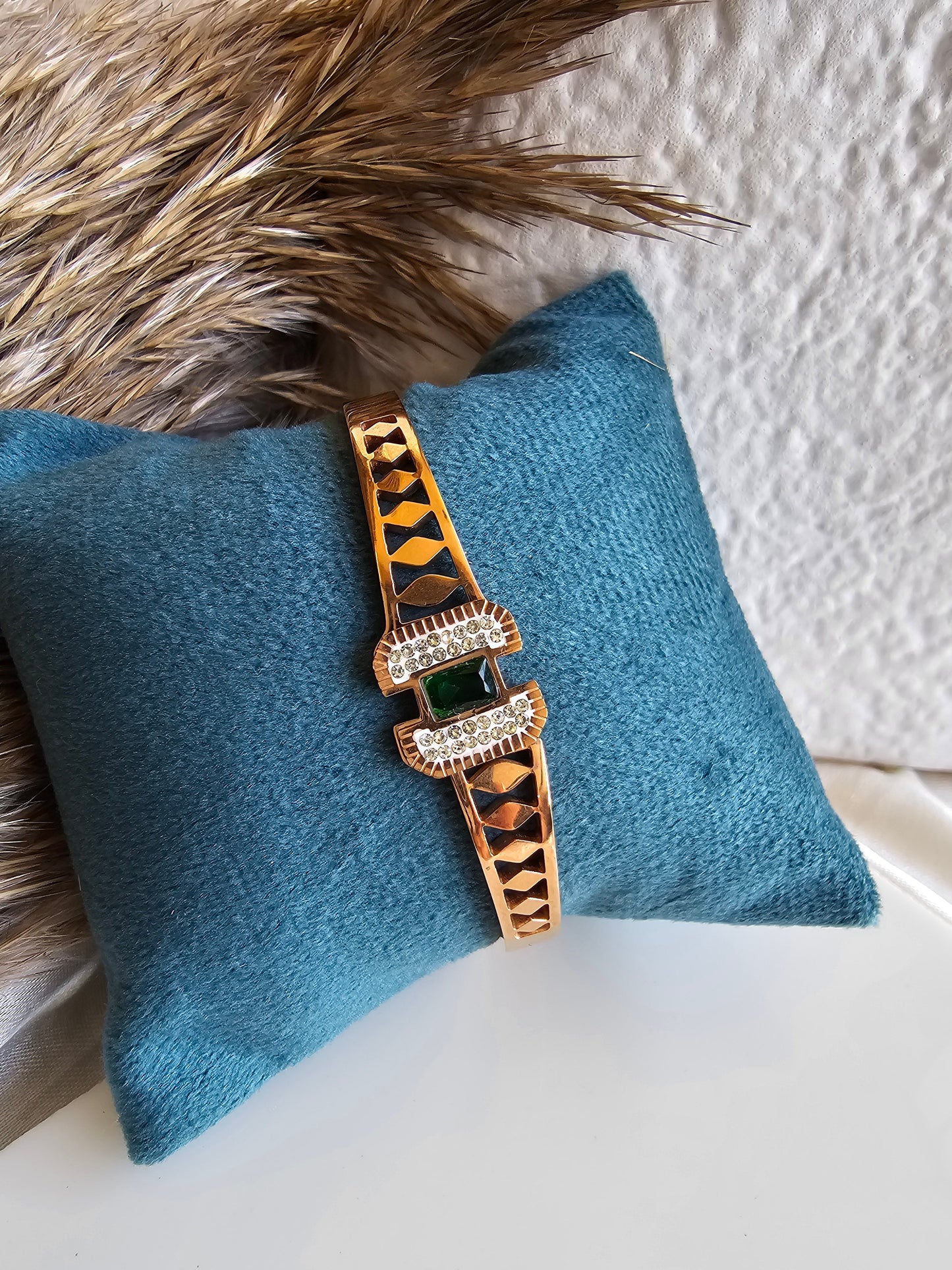 Lucky Gleam Horseshoe Bracelet