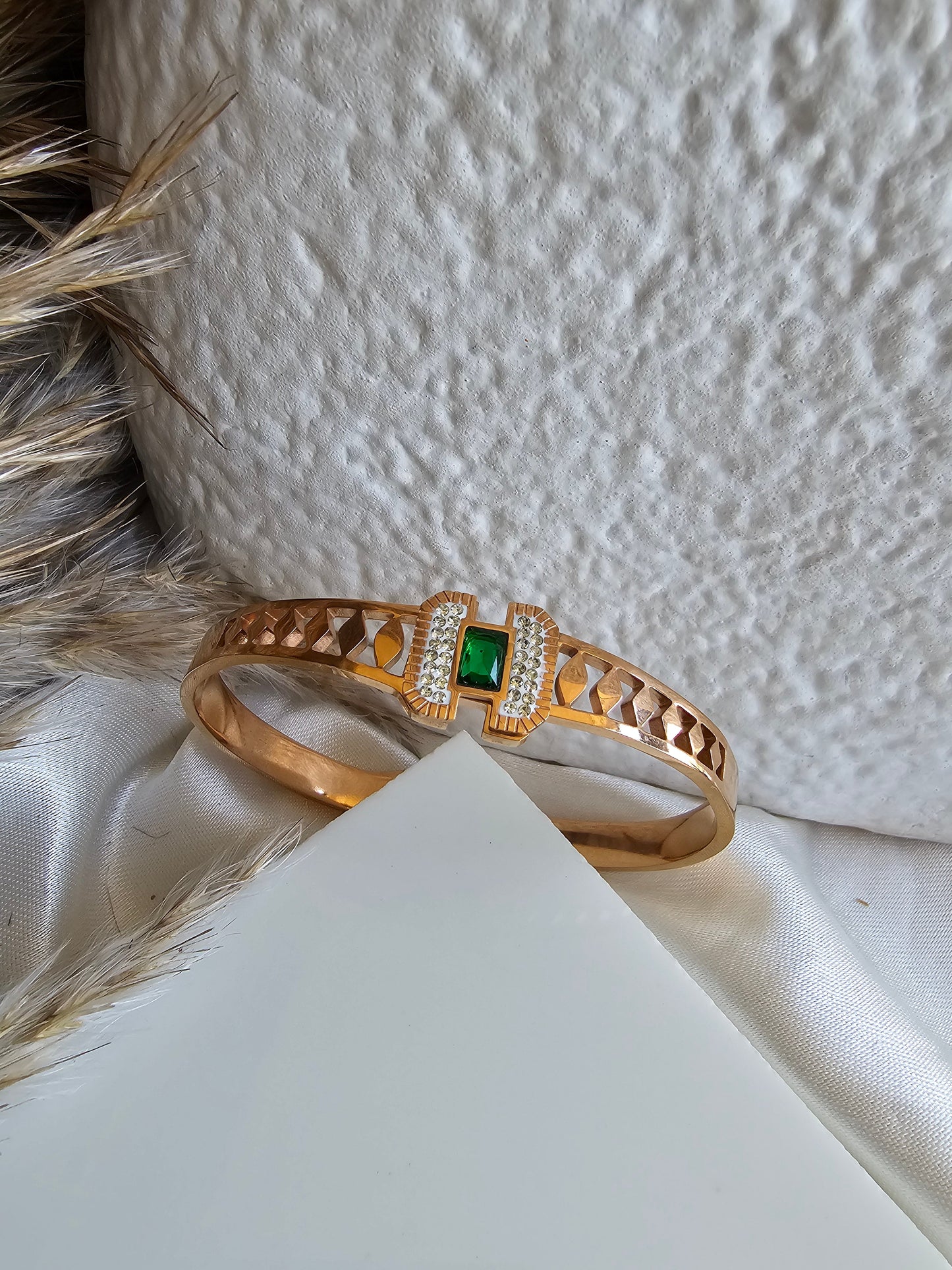 Lucky Gleam Horseshoe Bracelet