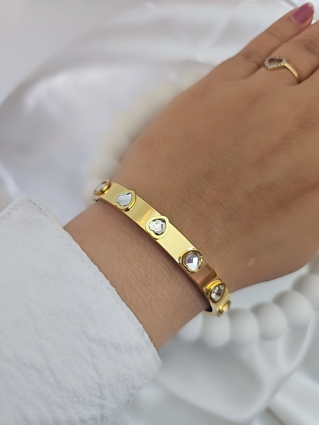 golden-heart-spark-bracelet