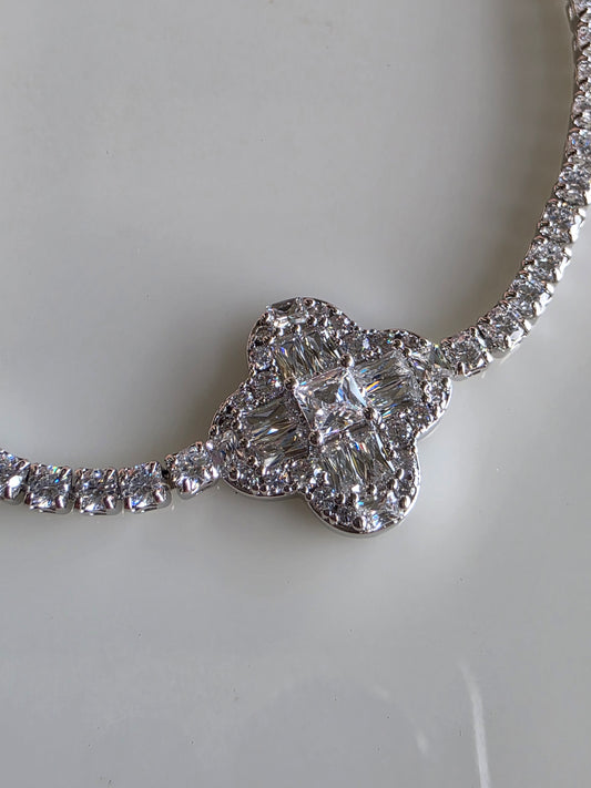 Clover Spark Adjustable Bracelet
