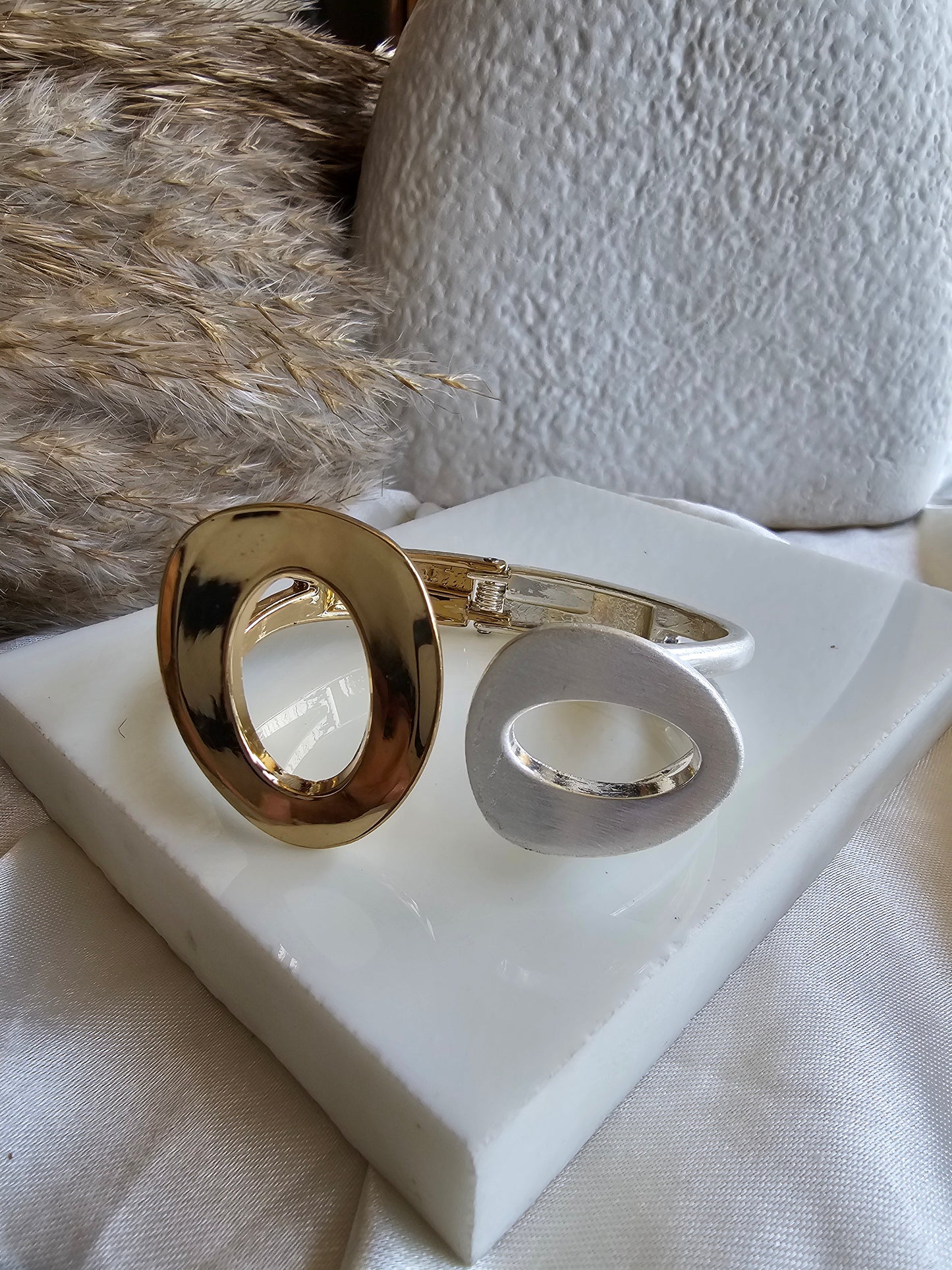 Luxe Bolt Link Bracelet