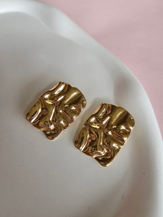 Abstract Wave Studs
