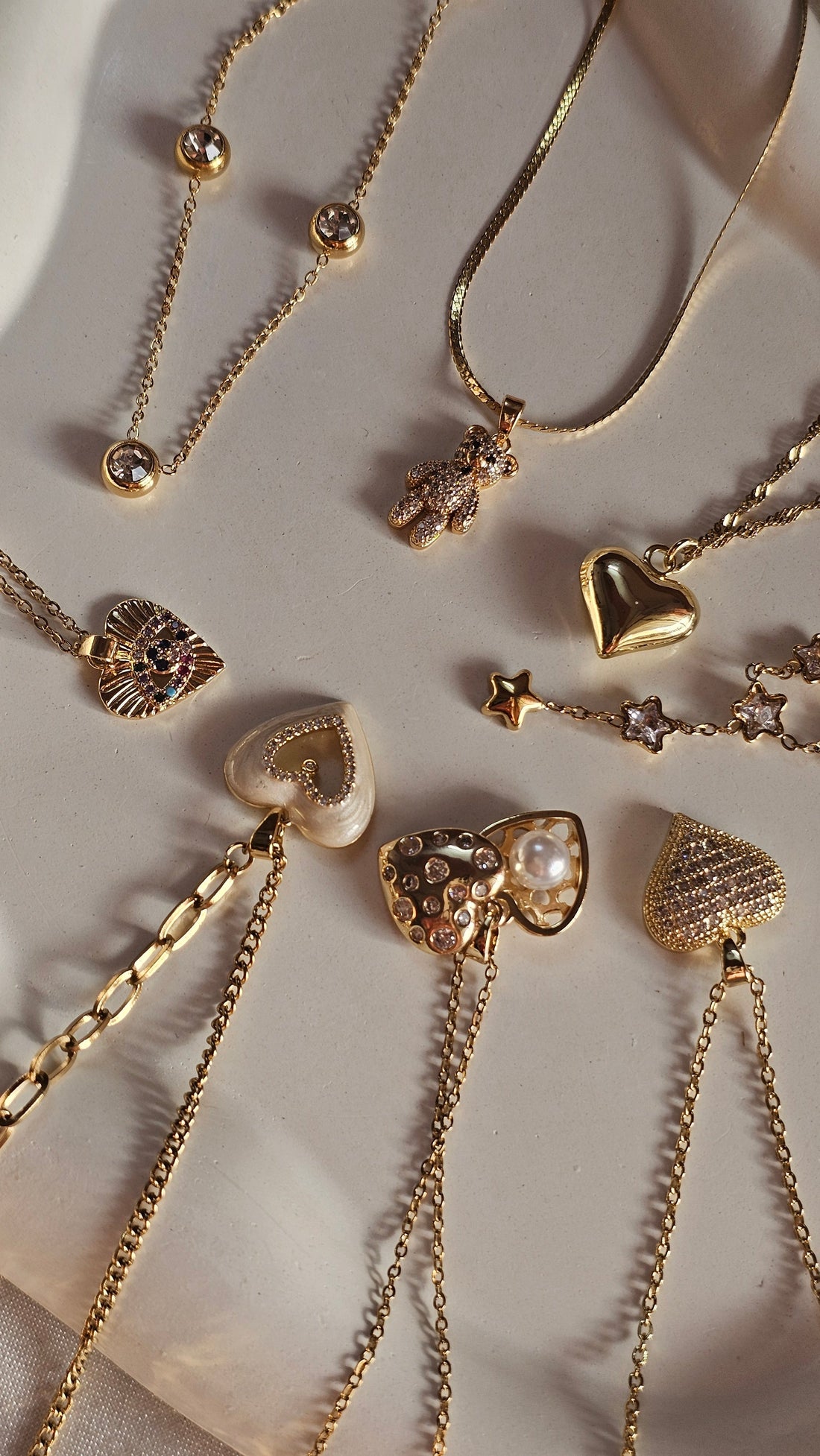 Minimalist Jewellery: The Less-Is-More Guide to Looking Effortlessly Stylish