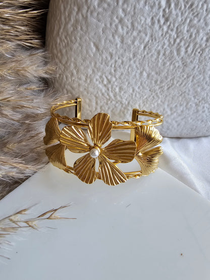 Orbit Glow Pearl Bangle