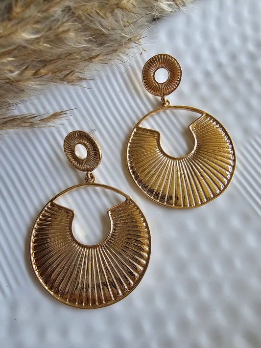 Radiating golden rays in a bold circular form, these earrings channel sun-inspired energy and elegance. Lightweight and luminous, they make the perfect statement for both festive occasions and stylish everyday looks.