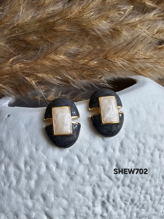Marbled Onyx Shell Studs Black
