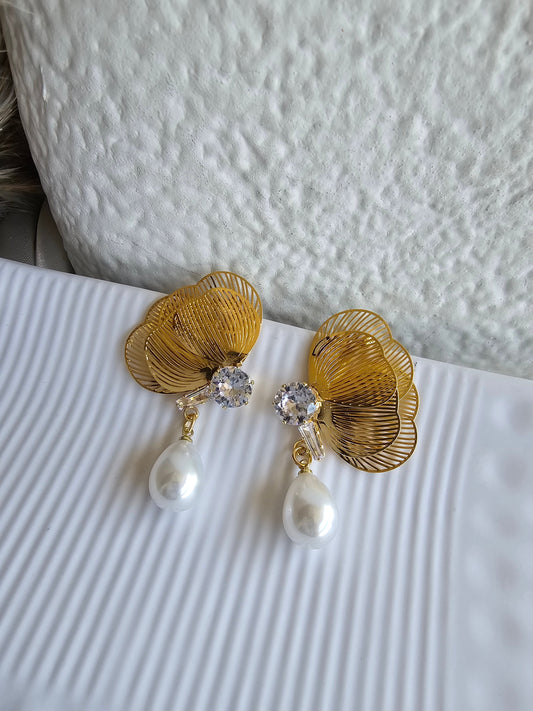 Radiant Bloom Pearl Earring