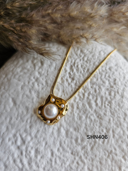 Luna Pearl Pendant
