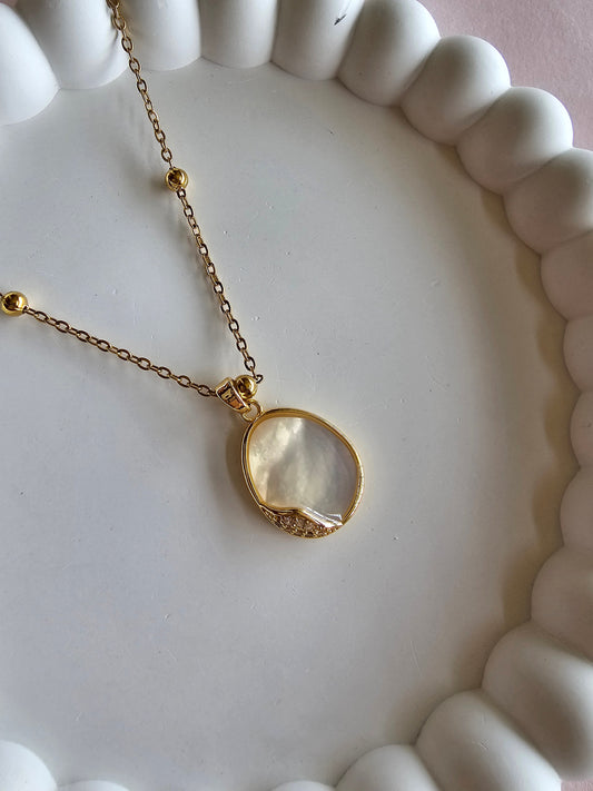 Pearl Aura Pend