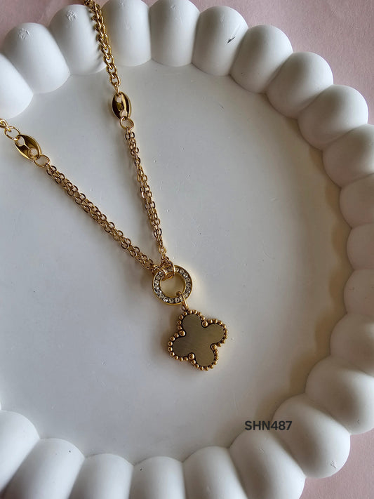 Mother of Pearl Clover Pendant Necklace