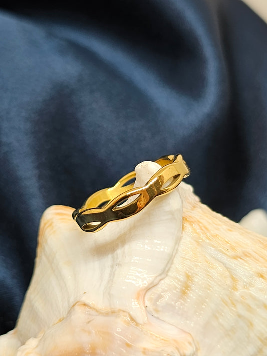 Twist Loop Ring