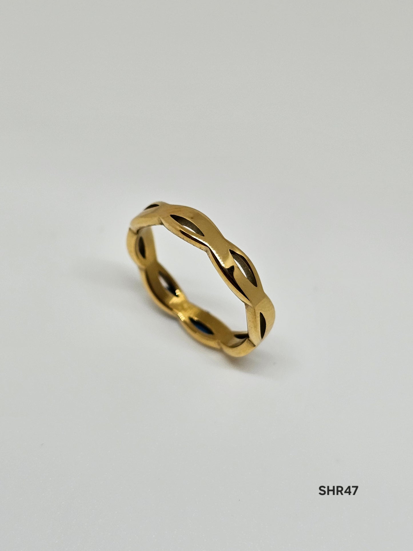 Twist Loop Ring
