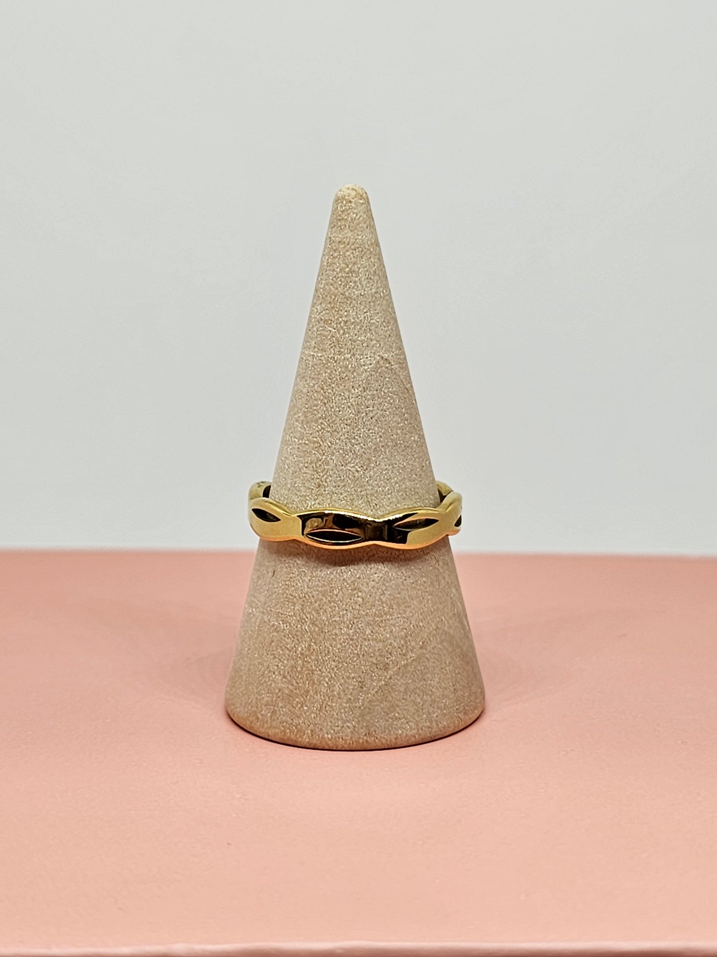 Twist Loop Ring