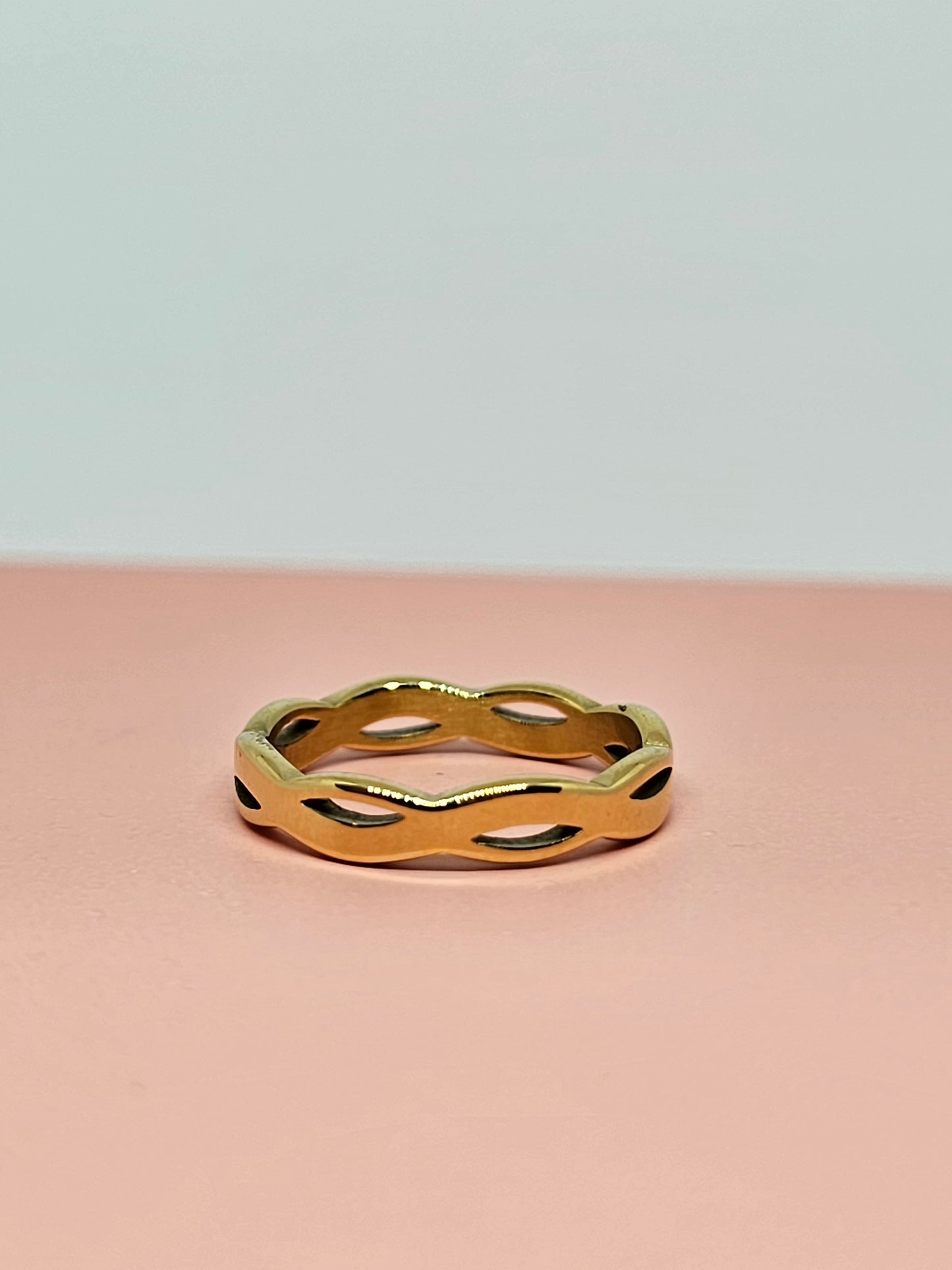 Twist Loop Ring