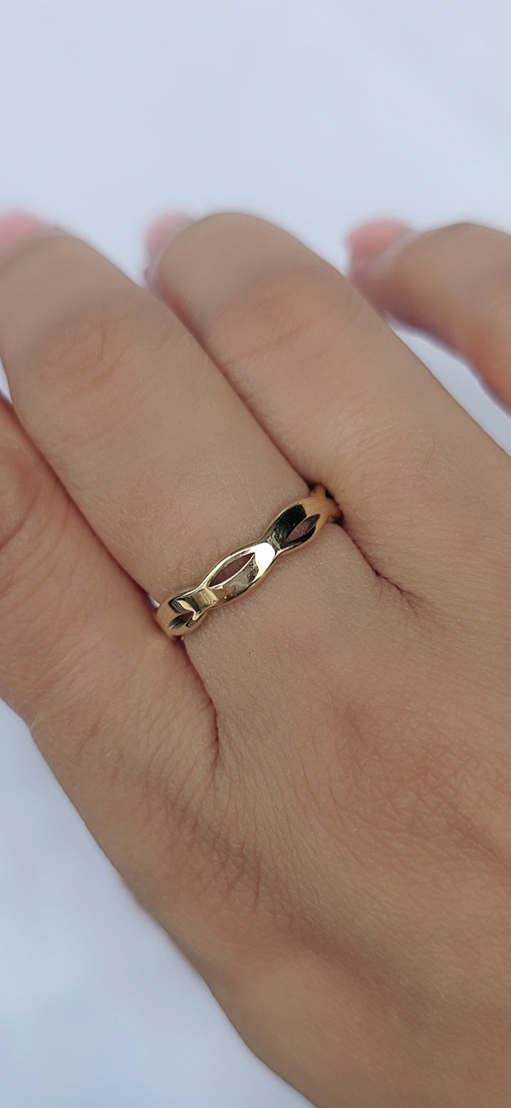 Twist Loop Ring