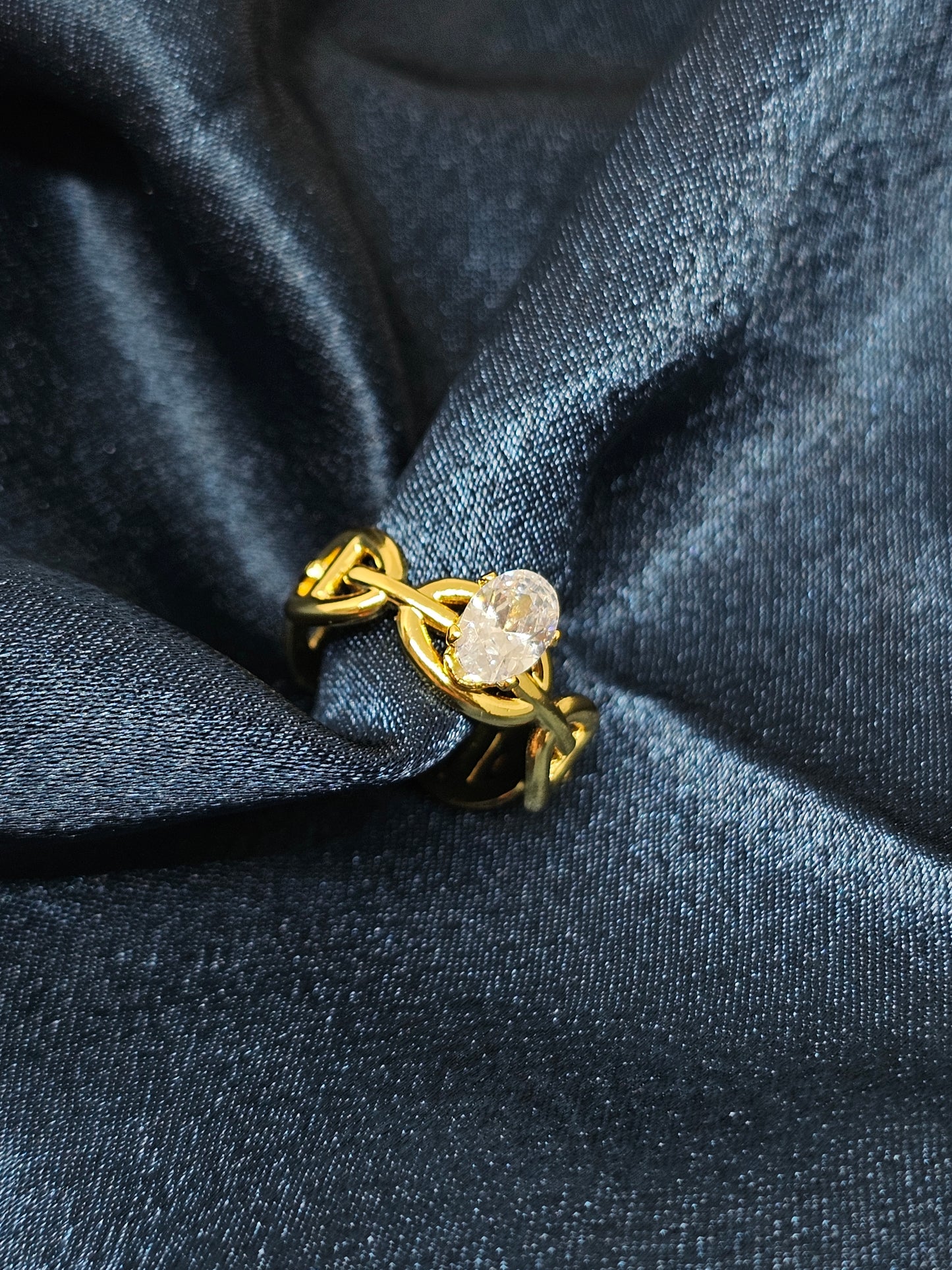 Oval Knot Ring