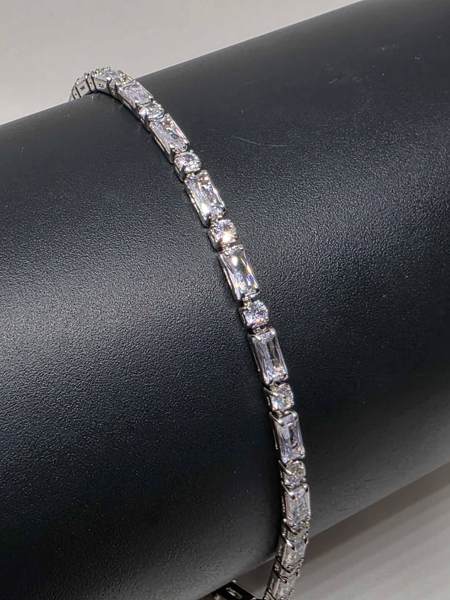 Lumière Baguette Tennis Bracelet