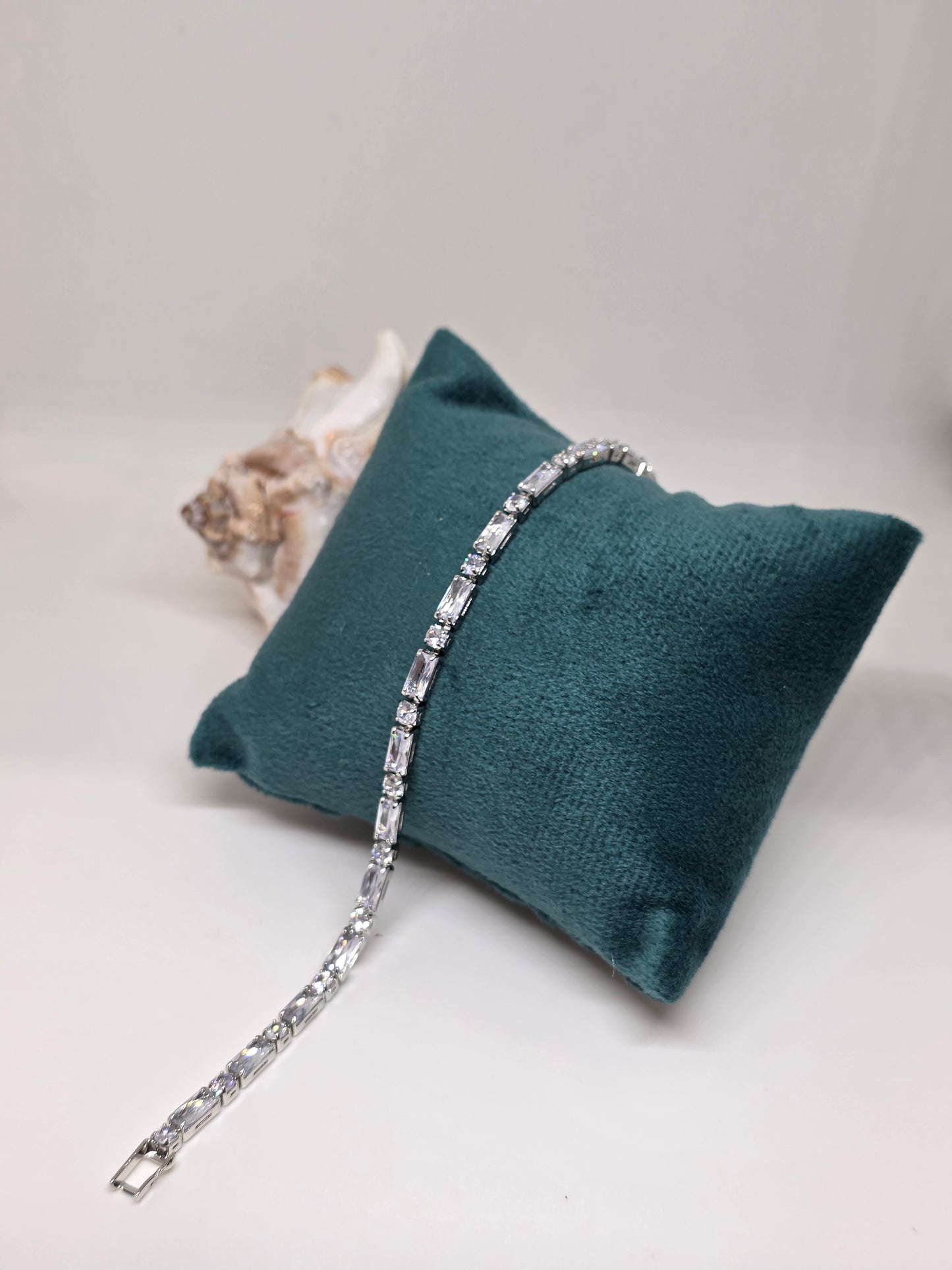 Lumière Baguette Tennis Bracelet